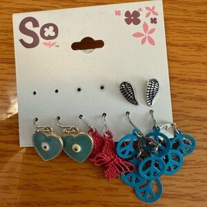 🩷3/$5 SO SET OF 4 EARRINGS NEW